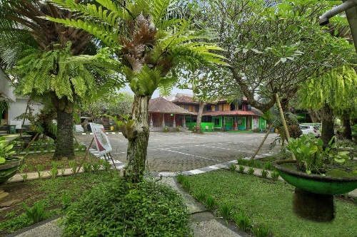 Hardys Hotel Negara image 12
